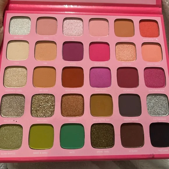 THE JEFFREE STAR ARTISTRY PALETTE